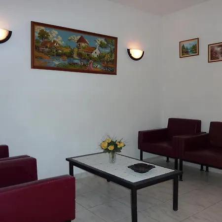Hotel Perama 2*