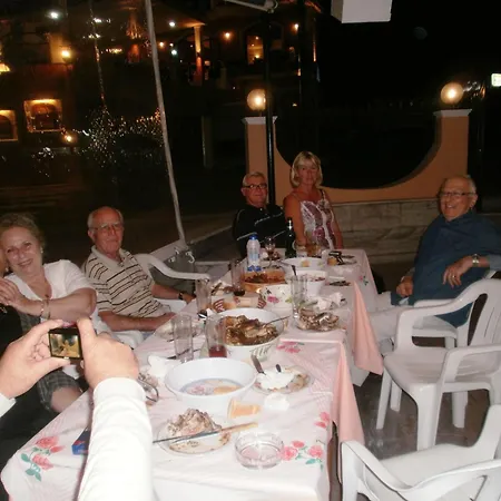 Hotel Perama 2*