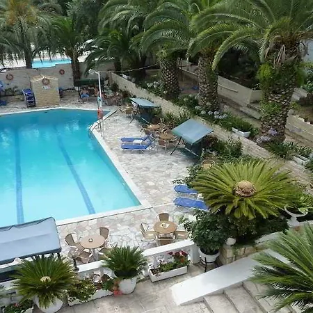 Hotel Perama 2* ペラマ