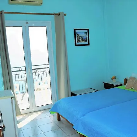 Hotel Perama 2*