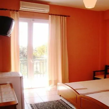 Hotel Perama ホテル