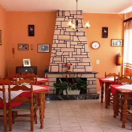 Hotel Perama 2*